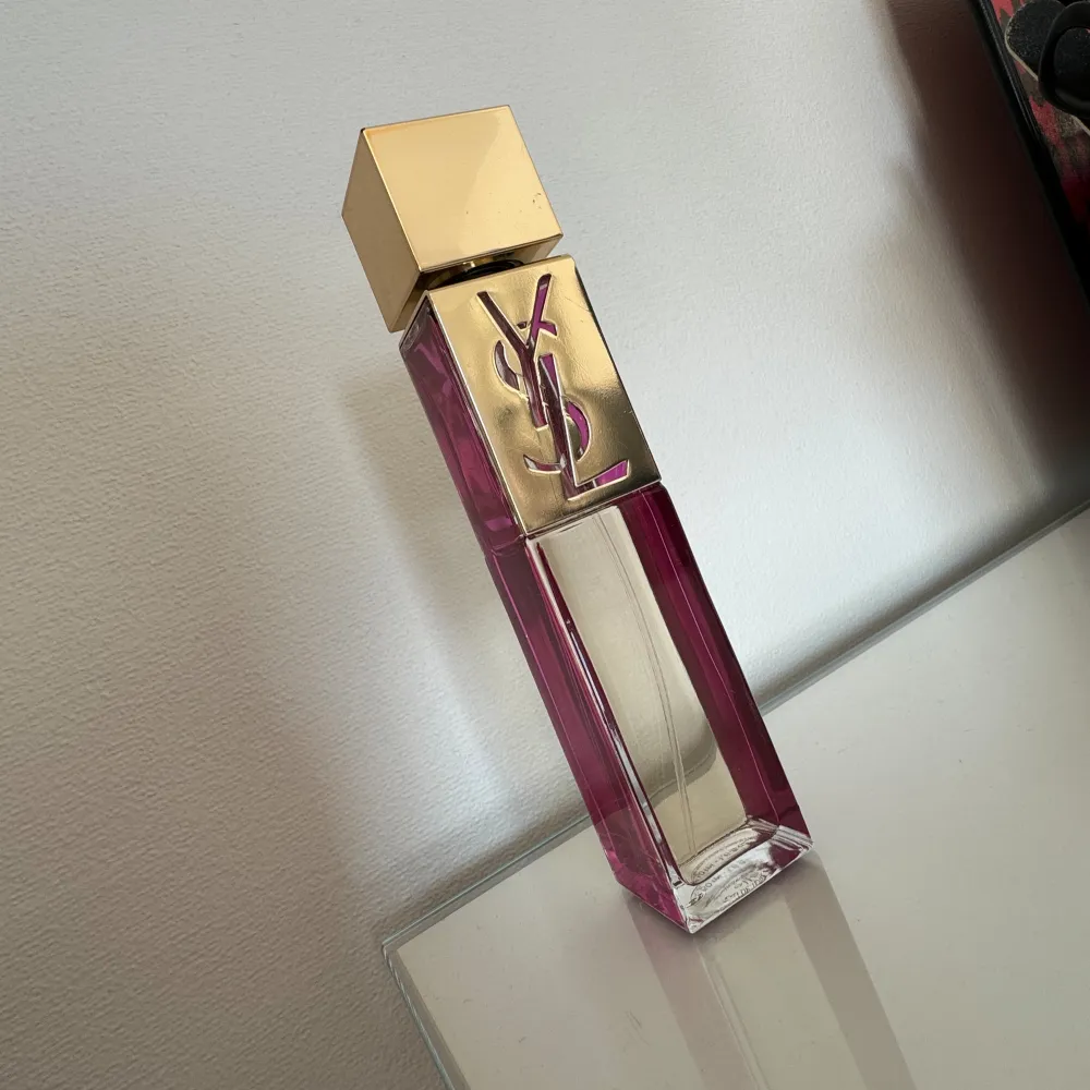 Yves saint Laurent Elle parfym 50 ml, 65% kvar 💖supergod doftar sött somrigt kvinnligt fräscht . Parfym.