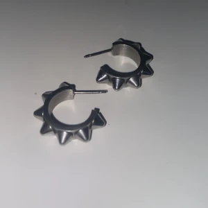 Edblad örhängen  - Jätte fina köpta för 400kr säljer för 199 då dem it är så gamla skriv för detaljer pris eller nåt sånt❤️❤️