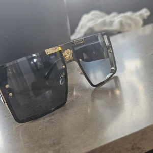 Solglasögon Versaaacee rep. - Solglasögon replika Versaaace  Super snygga!  Oanvända