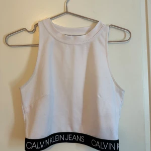 Vit topp - Calvin Klein topp
