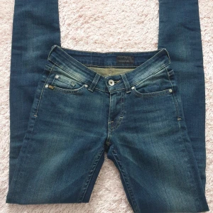 Tigern of sweden jeans slender devine 25/32 - Pris kan diskuteras! Knappt använda jeans
