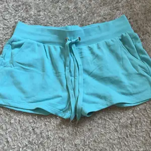 Lågmidjade shorts