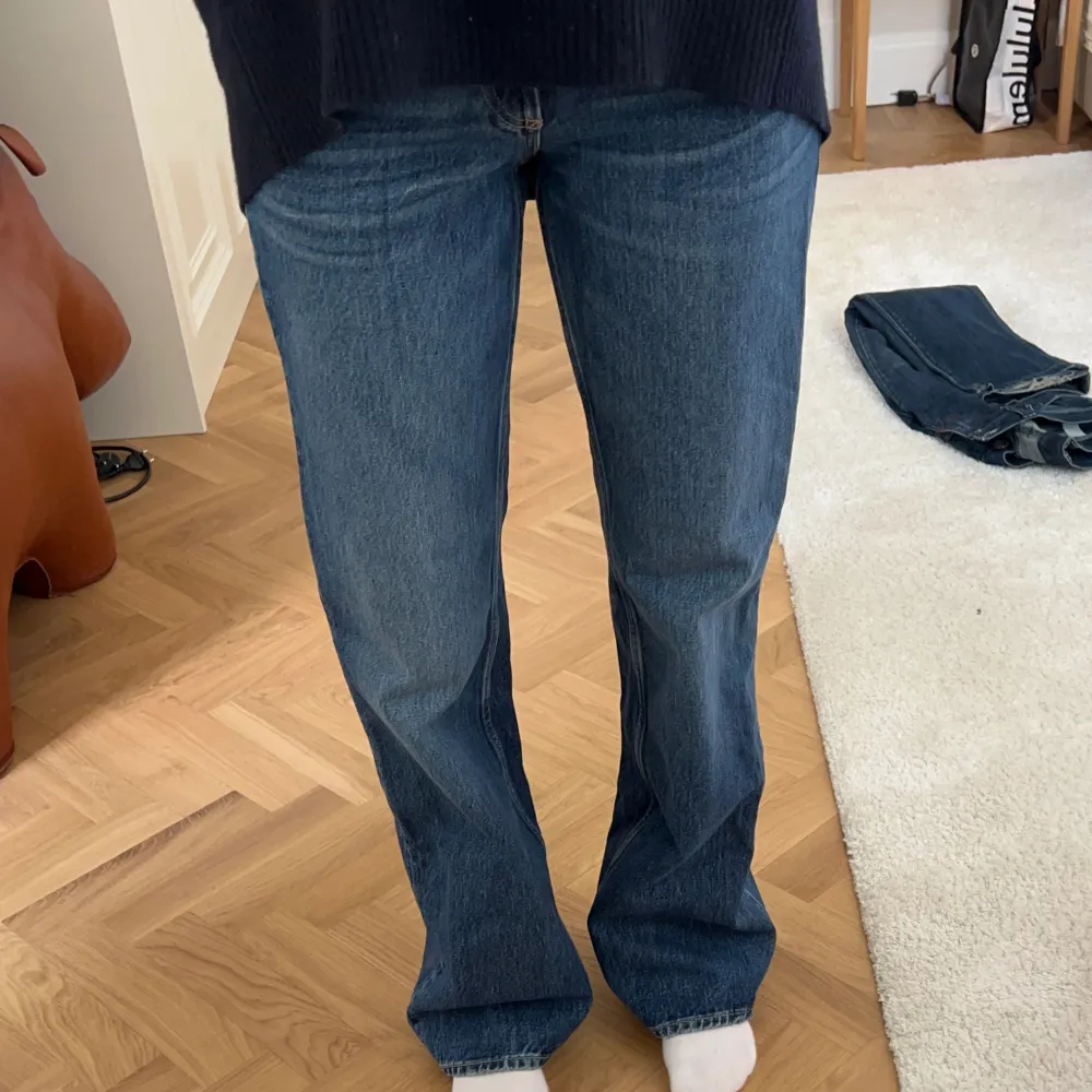 Lågmidjade Zara jeans som är prefekt nu till våren! ✨. Jeans & Byxor.