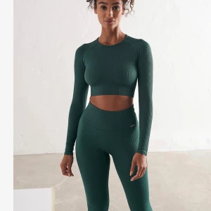 Amin set  - Sett byxor +tröja  byxor storlek s & tröja S 