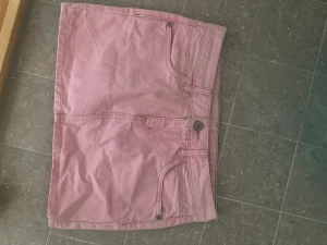 Jeans kjol  - En superfin rosa jeans kjol 