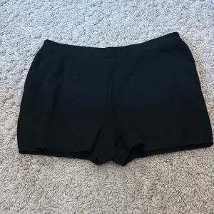  Ett par super snygga tunna mjukis shorts Från Zara vet inte vilken storlek dom är säljer på grund av att jag inte tror att jag kommer använda dom mer. Dom är i superbra skick och har bara använt dem en till två gånger.