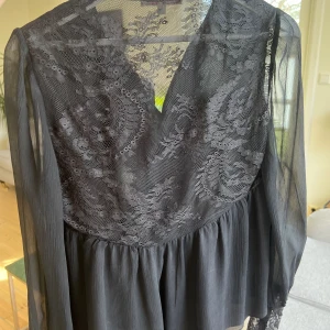 Blus - I fint skick knappt använd Köpt på NK för några år sen från en fransk designer 