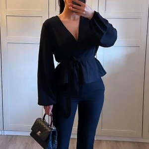 Blus - Helt ny med prislapp kvar  Stl S