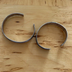 Äkta silverarmband - Äkta silverarmband med stämpel 😊pris diskuterbart, fint skick 💕❤️