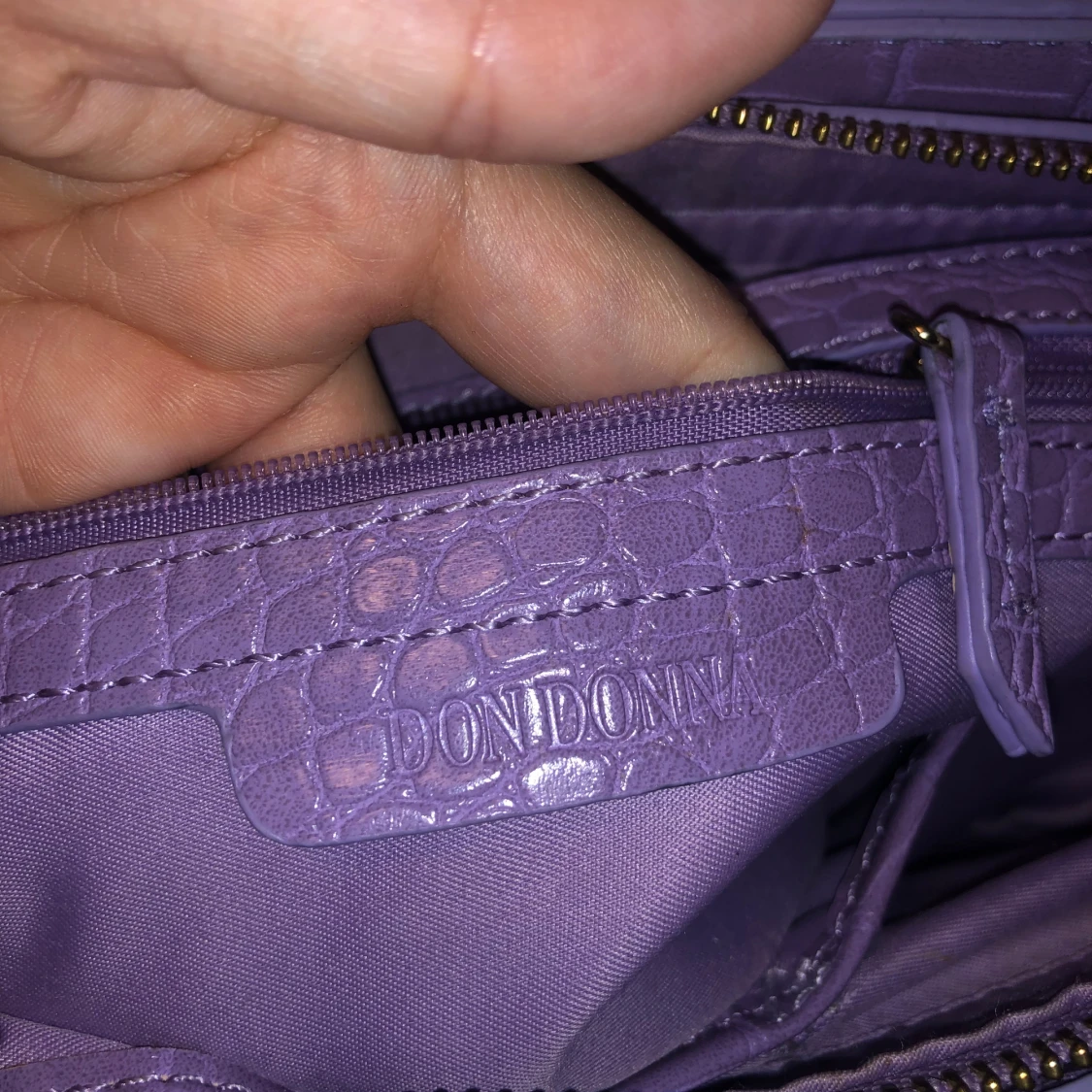 Säljer min lila dondonna väska  - 90