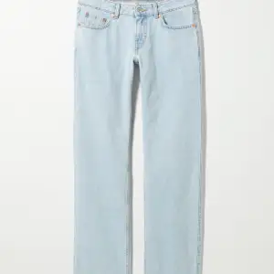 Weekday jeans i modellen arrow low i strl W-31 L-30, i nyskick och bilder kan skickas vid intresse 🫰