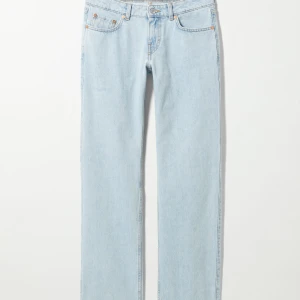 Weekday arrow low straight jeans  - Weekday jeans i modellen arrow low i strl W-31 L-30, i nyskick och bilder kan skickas vid intresse 