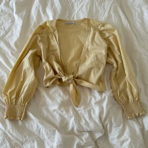 Abercrombie & Fitch Gul Topp 💛 - Abercrombie & Fitch Gul Topp 💛 Storlek- XS  Pris - 170 kr 