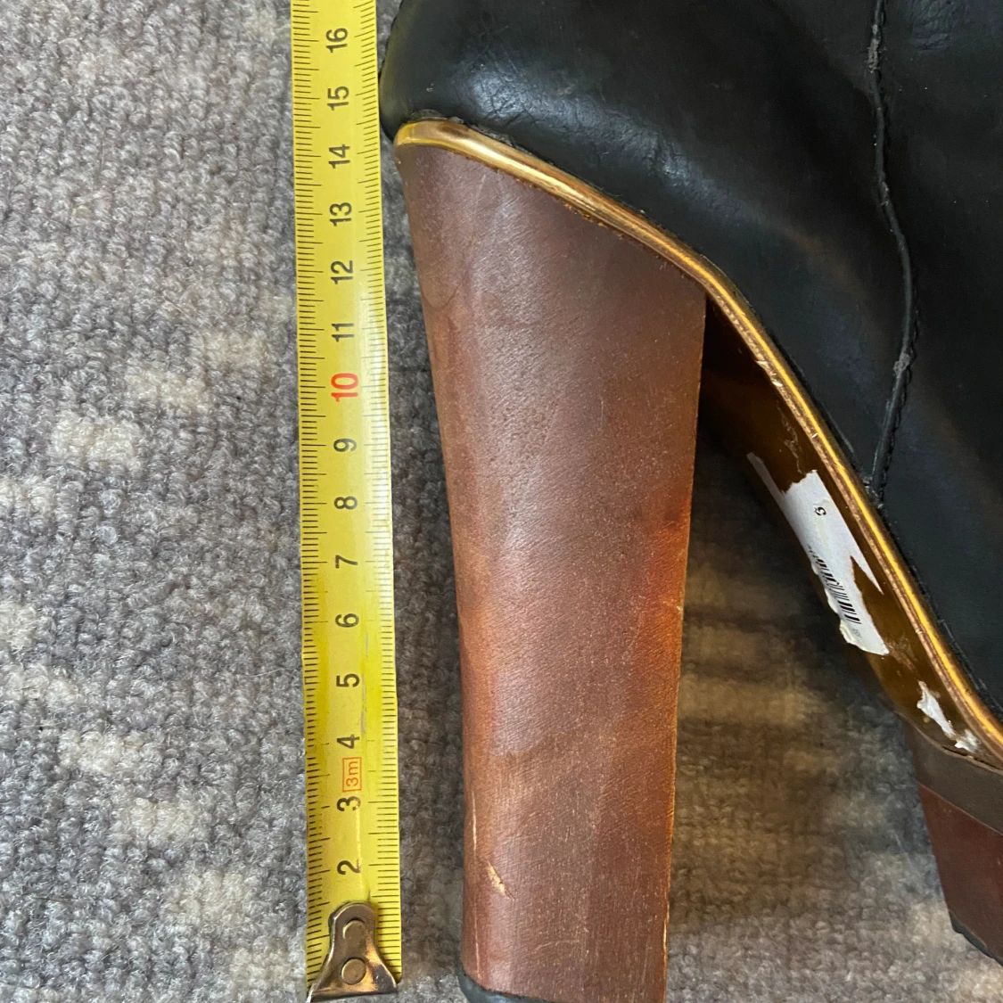 Högklackad stövlett - 93