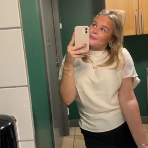 Topp - Topp från HM i storlek L. Slutsåld! Superfin!!!