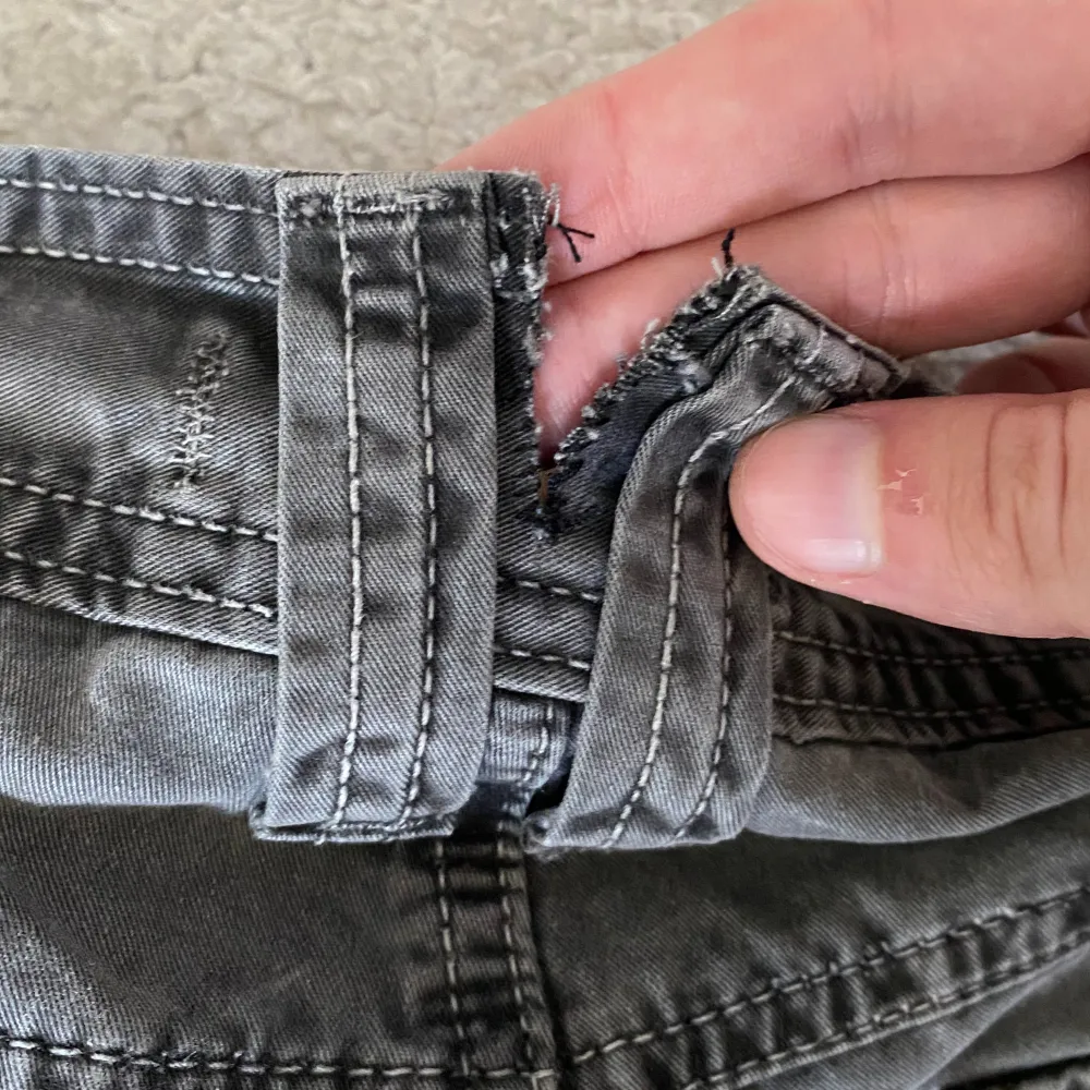 28x32, dragkedjan är sönder annars är byxorna i hyfsat bra skick! . Jeans & Byxor.