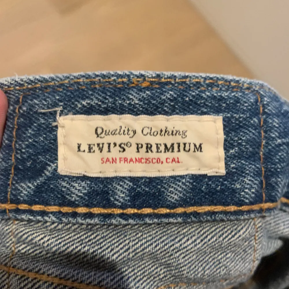 Hej säljer nu mina Levis jeans då jag bytt stil och inte har andvändning för dom, Skriv om ni har frågor.. Jeans & Byxor.