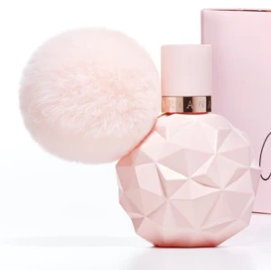 Parfym  - Sweet like candy av ariana grande. Fin sommar doft. Helt ny!, 50 ml nypris 650kr säljer för 440kr