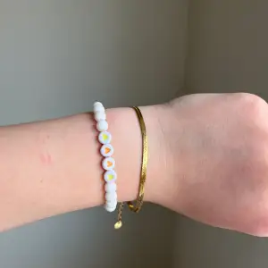 Så vackert pärlarmband! 💞😍❤️‍🔥(endast vita armbandet) 