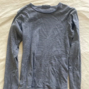 Randig tröja - Säljer denna randiga tröja från brandy Melville! Mycket bra skick