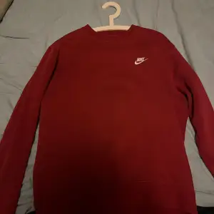 Röd Nike tröja 
