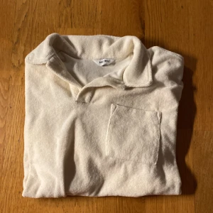 Eastwest frottépike - Säljes en jättefin frottetröja från brothers. Säljer för den passar ej mig längre. Storlek medium och perfekt skick. Nypris 600. 