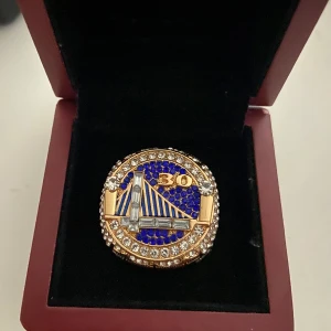 golden state warriors ring - Bra present till er som gillar basket 🏀 | pris kan diskuteras🤙 | Har testat den ett par gånger | inga skador |
