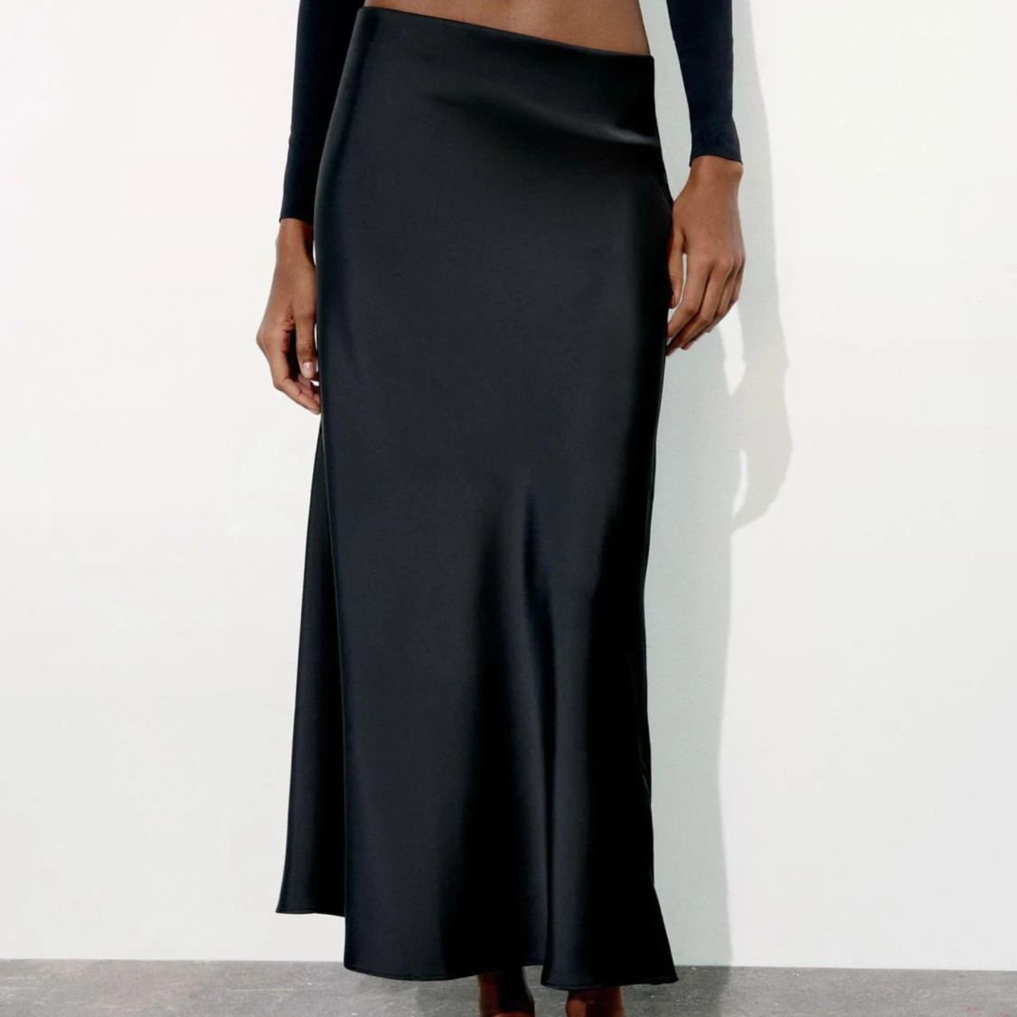 Satin kjol Zara svart  - 91