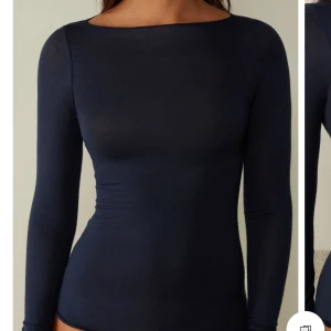 Intimissimi tröja - Intimissimi, skriv för fler bilder! Köpt för 500kr finns lite slitage vid ärmanas slut