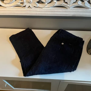 Massimo Dutti linnebyxor - Tjena säljer mina linnebyxor från Massimo dutti. Köpta förra året och forf i bra skick! Skriv vid frågor🙌🏼