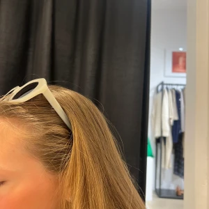 Solglasögon! - Säljer dessa super coola och snygga glasögon som jag nästan aldrig använt!🥰100% uv täckande! 