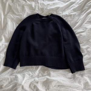 Säljer denna jättefina stickade tröjan ifrån House Of Dagmar. Den är knappt använd och i mycket bra skick. Ny pris: 3499kr.