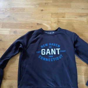 Gant tröja  - Tja detta är en Gant tröja som är i ny skick den har endast använts någon enstaka gång 