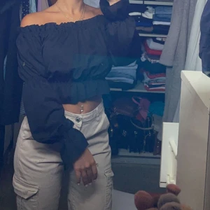 Svart topp - Svart långärmad topp från pull&bear🖤