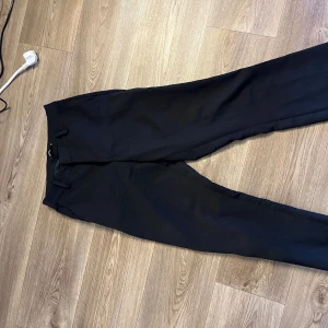 Kostymbyxor från bikbok, inte använd  - Stolek 36 och inte använda 