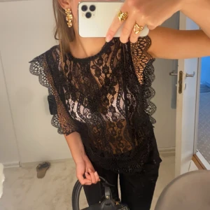 Zara spets topp - Spets topp från zara! Helt ny. Storlek S. Super fin.