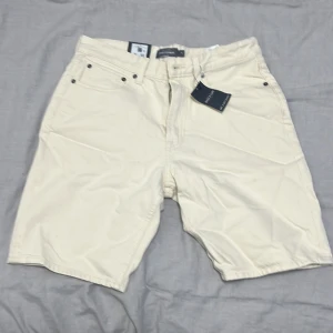 Dressman jeans shorts - Helt nya oandvända Jeans shorts från dressman perfekta till sommaren. Nypris 499 Mitt pris 299 Storlek M