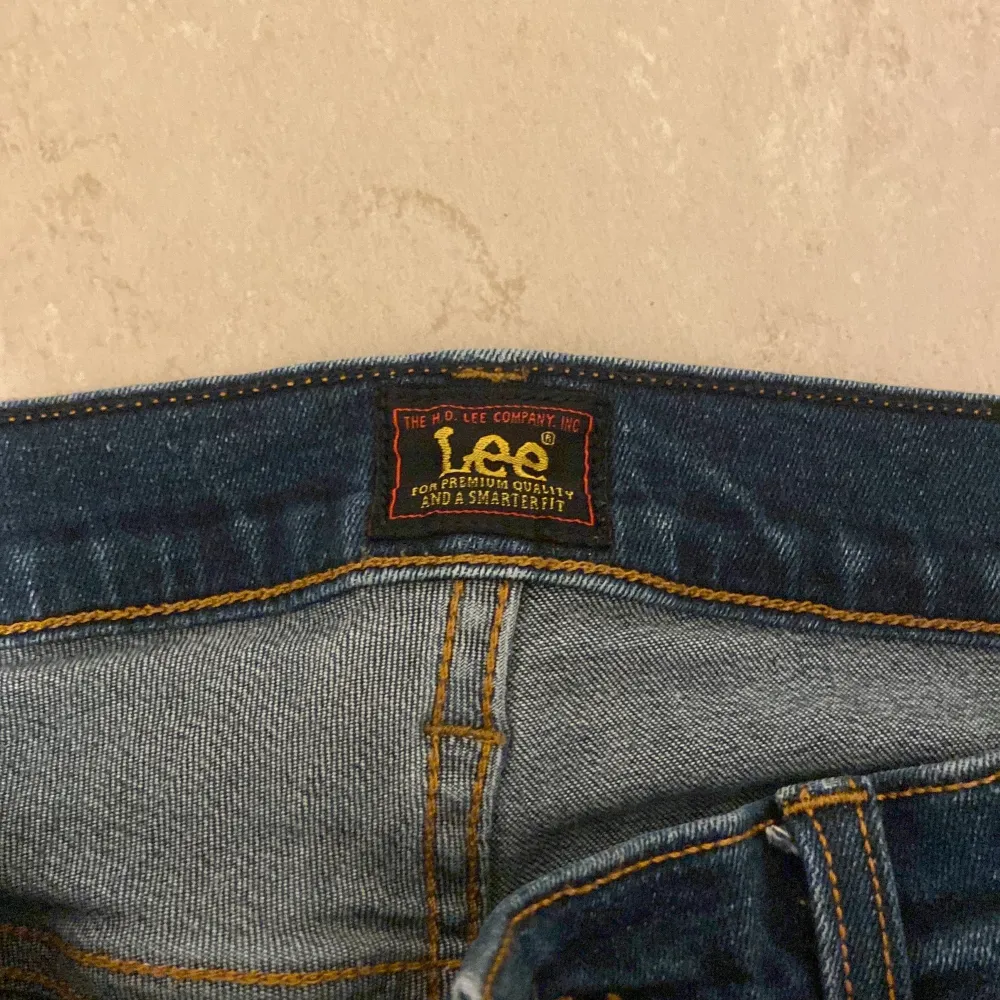 Lee slim fit jeans mörkblå . Jeans & Byxor.