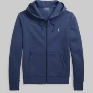 Polo zip - Säljer nu min feta Ralph lauren zip i S  köpt på zalaldo för 2300 i vintras men kommer inte till användning nå mer, skriv privat för fler bilder nft funkar också💪🏼😇 pris kan diskuteras🤏🏼