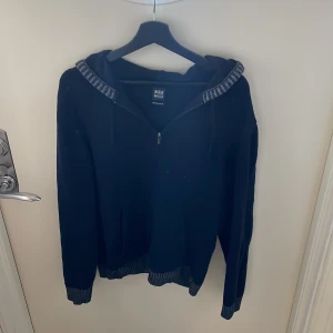 Boggi Milano kashmir zip - Säljer denna sällsynta boggi milano cashmere blend zip tröjan, i skick 9/10