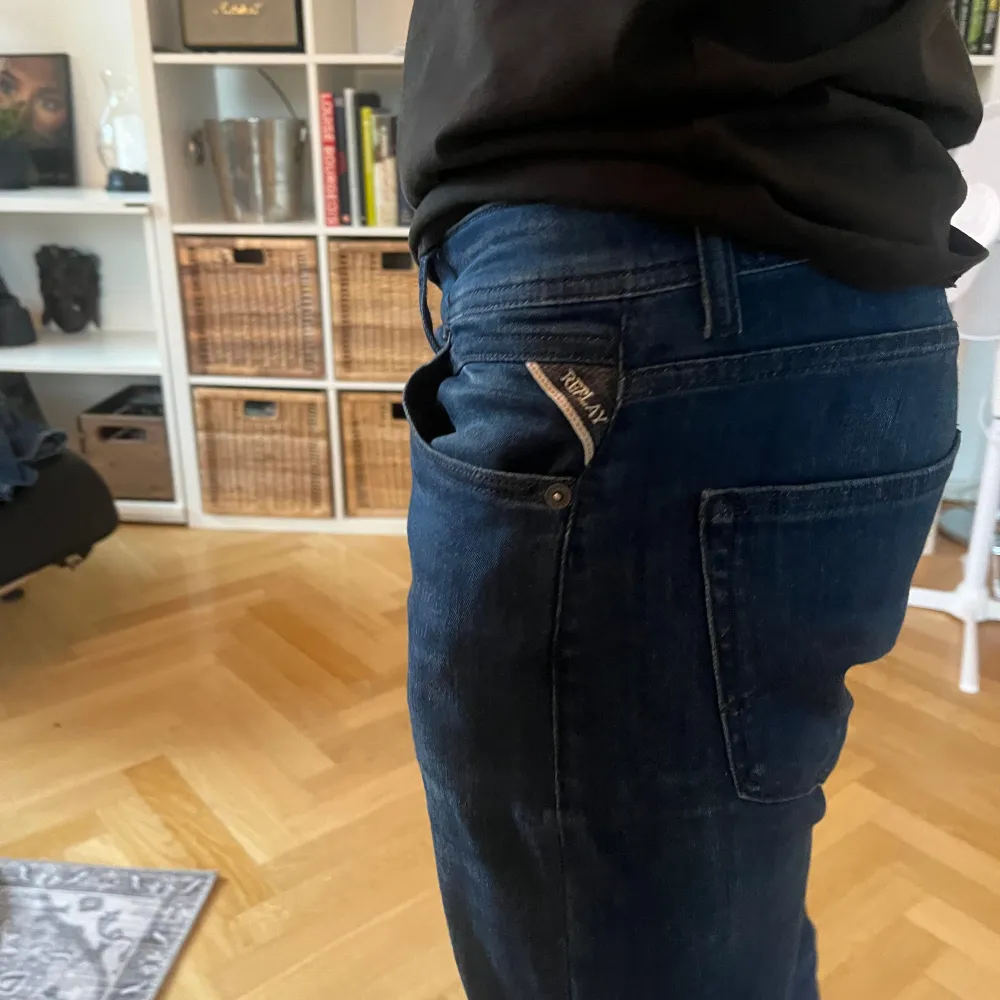 Hej, säljer nu mina Replay Jeans Grover i storlek W30 L32. Jeansen är använda fåtal gånger pågrund av att dem är för stora. Hör av dig om eventuella frågor!😀. Jeans & Byxor.