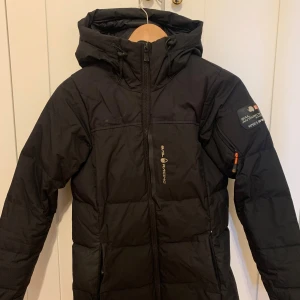 Sail Racing jacka - Sail Racing vinterjacka i storlek Xs , fintskick , bara använd ungefär 8 gånger.🥰 