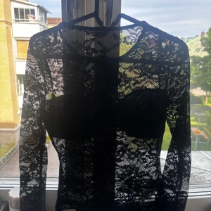 Söt topp - Topp som är använd en gång. I nättyg 🩷