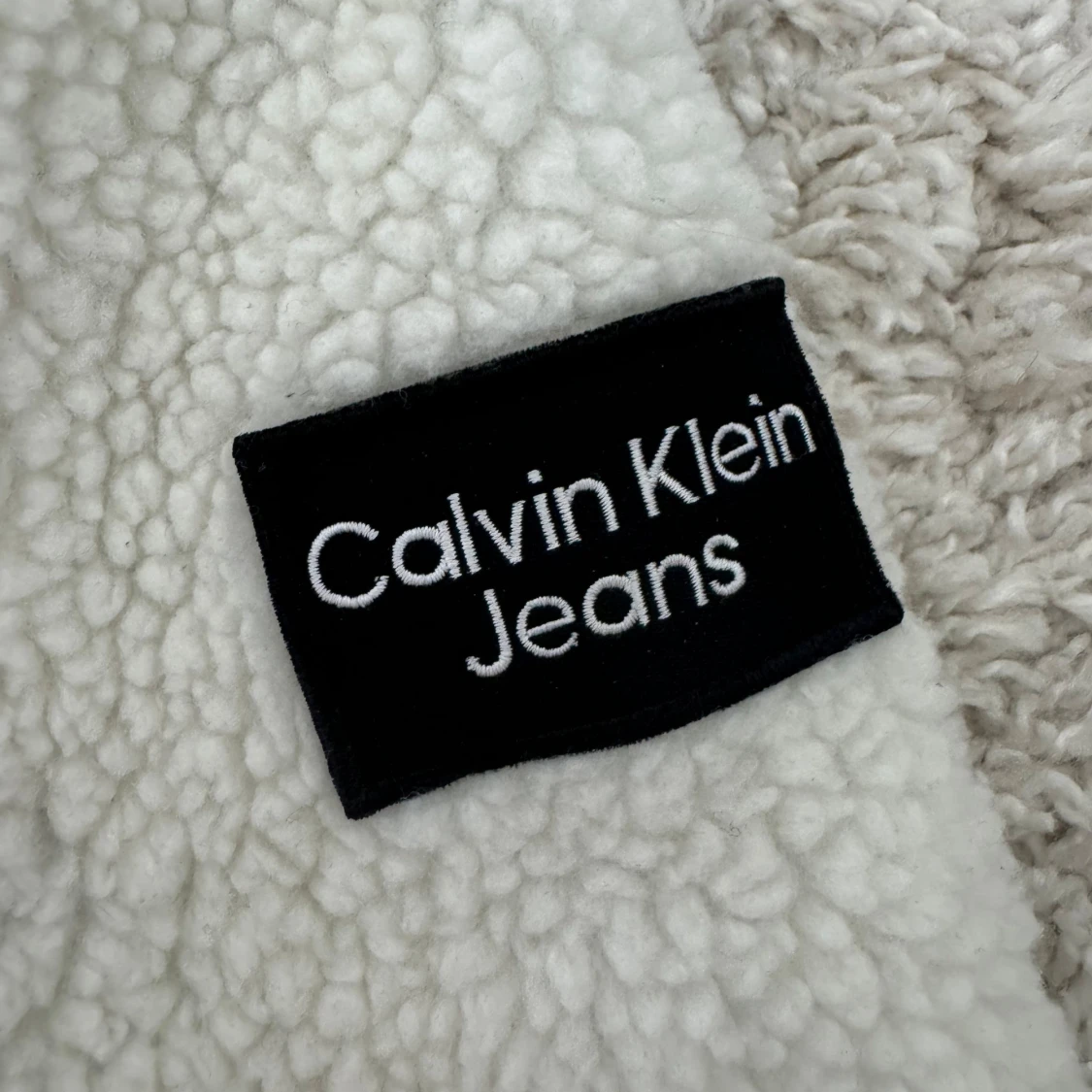 Calvin Klein jacka går att vända in och ut och ha på sig.  - 91