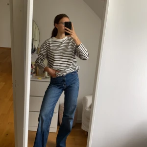 Randig tröja - En ball randig tröja helt utan slitage. Sååå snygg och passar till ALLT!!😁😁 Köparen står för frakten💕