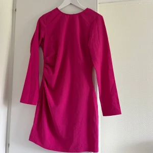 H&M Rosa  klänning i linnemix  - Ny oanvänd inget att anmärka på  Normal i storlek🫶🏻