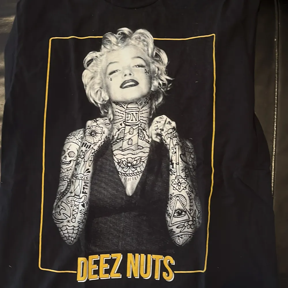 Köpt för 500kr på bring me the horizon / deez nuts konserten Oanvänd. T-shirts.