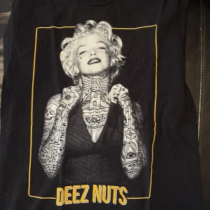 Deez nuts bandtröja - Köpt för 500kr på bring me the horizon / deez nuts konserten Oanvänd