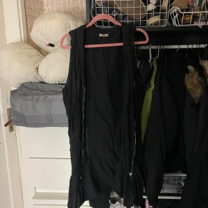 Klänning  - Ok skick vad jag ser priset är absolut diskuterbart och har du funderingar så tvecka inte på att höra av dig🥰