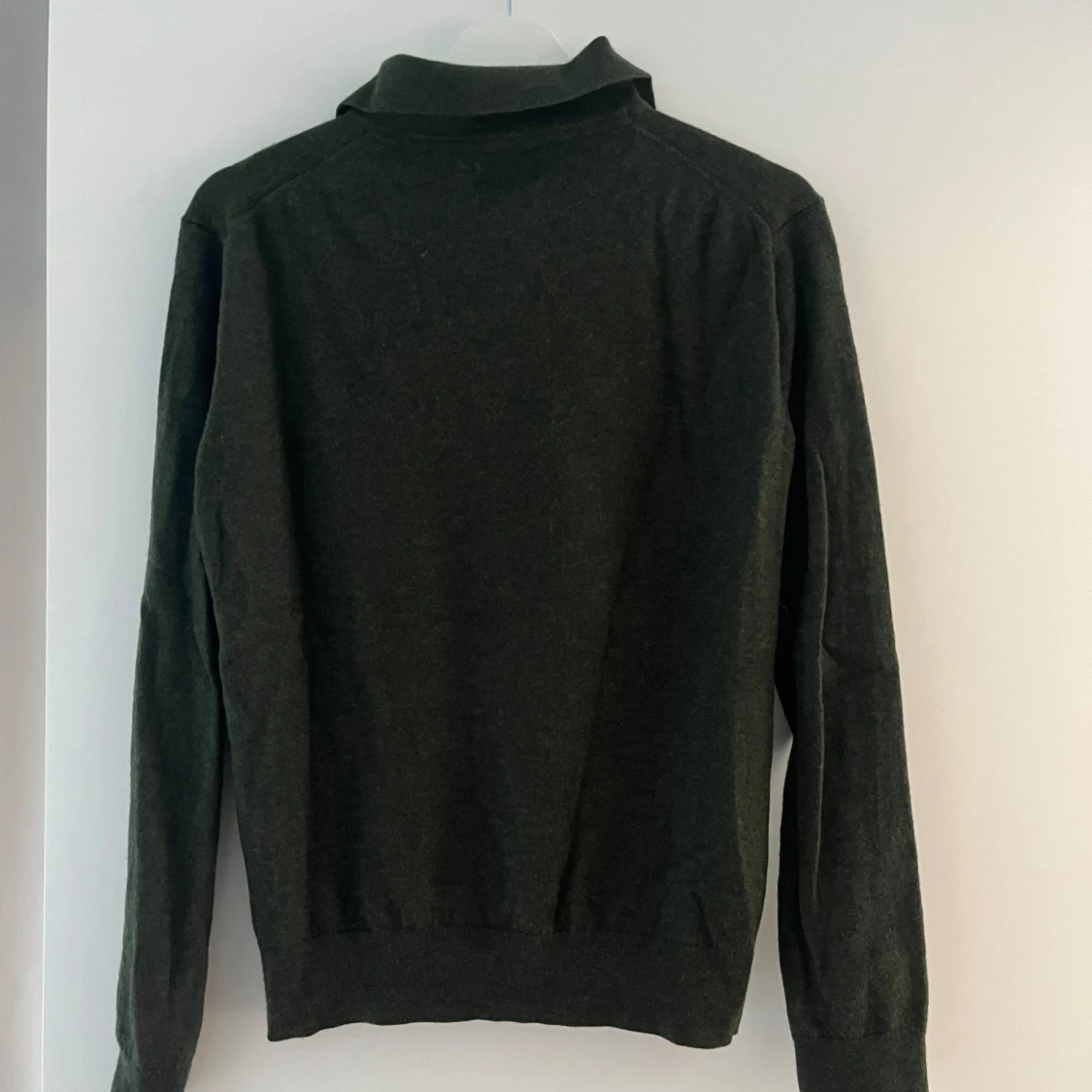 Mörkgrå tröja med krage - 90